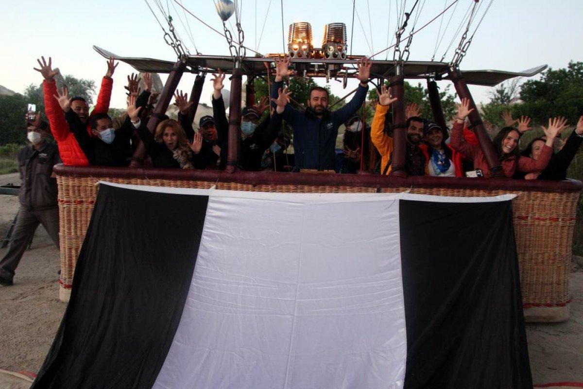 Şampiyonluk kutlanıyor: Kapadokya'da balonlar 'Beşiktaş' bayrakları ile havalandı