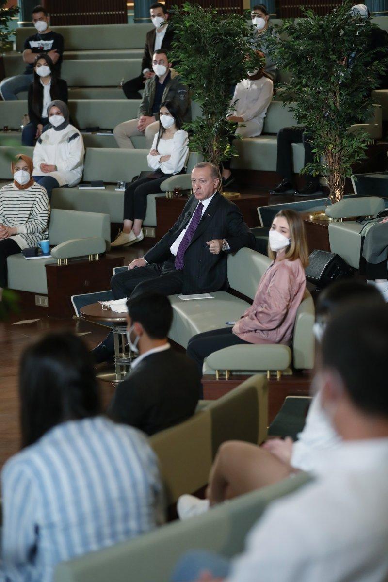 Cumhurbaşkanı Erdoğan gençlerin sorularını yanıtladı