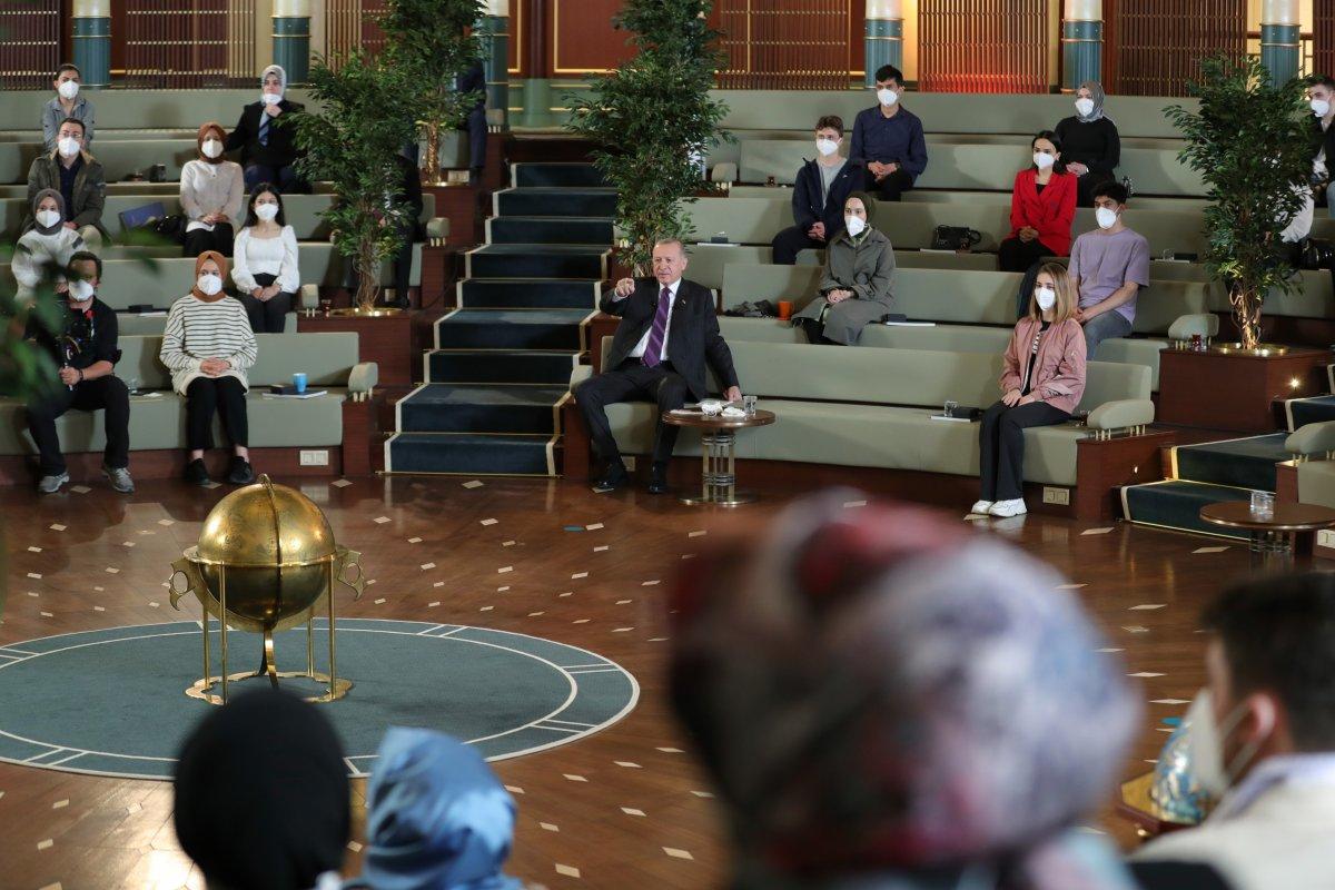 Cumhurbaşkanı Erdoğan gençlerin sorularını yanıtladı