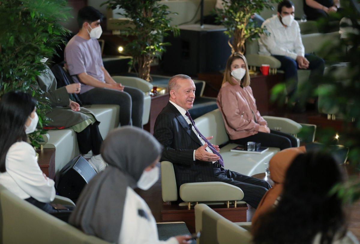 Cumhurbaşkanı Erdoğan gençlerin sorularını yanıtladı