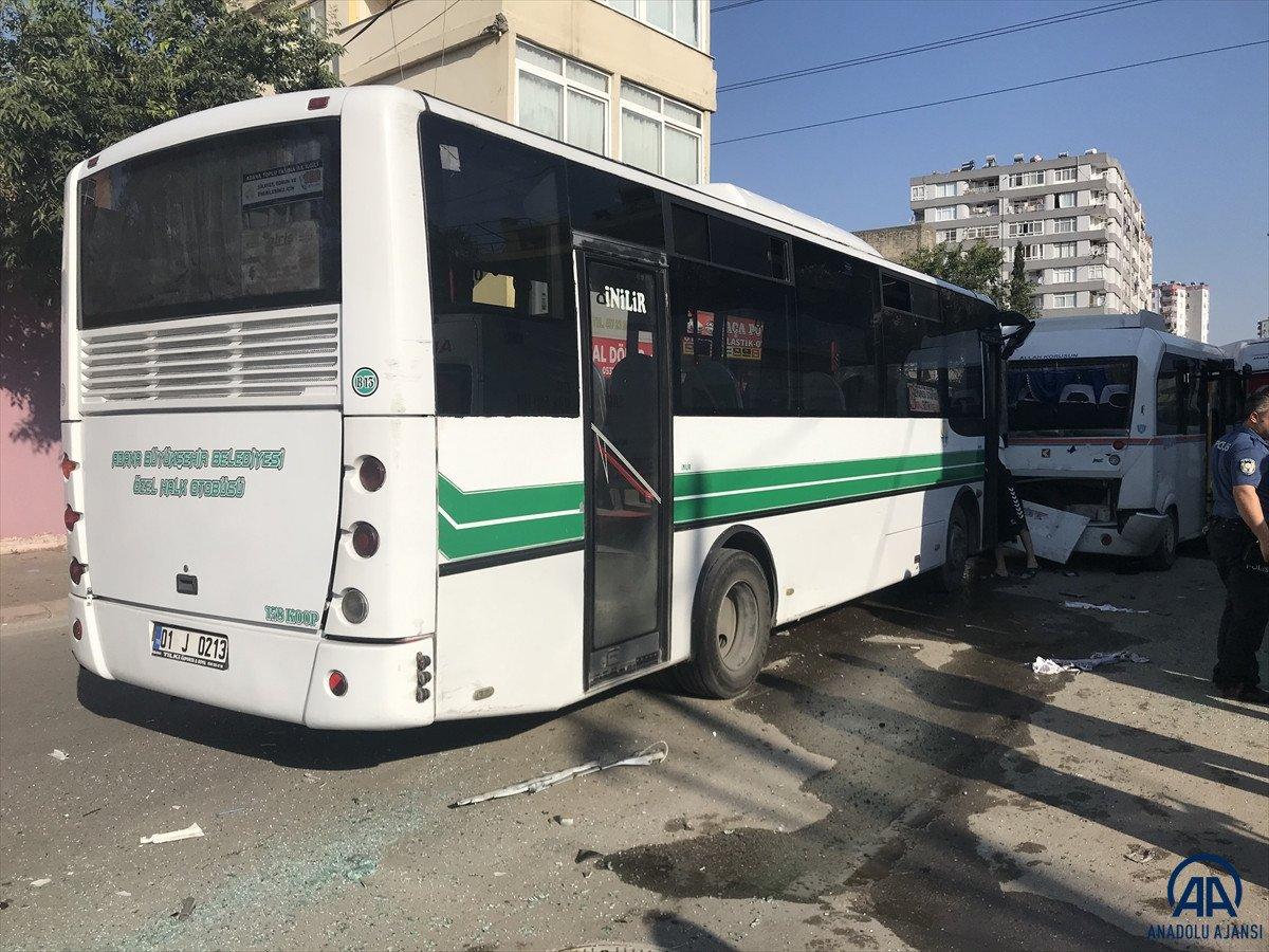 Adana’da zincirleme kaza: Otobüs minibüse çarptı