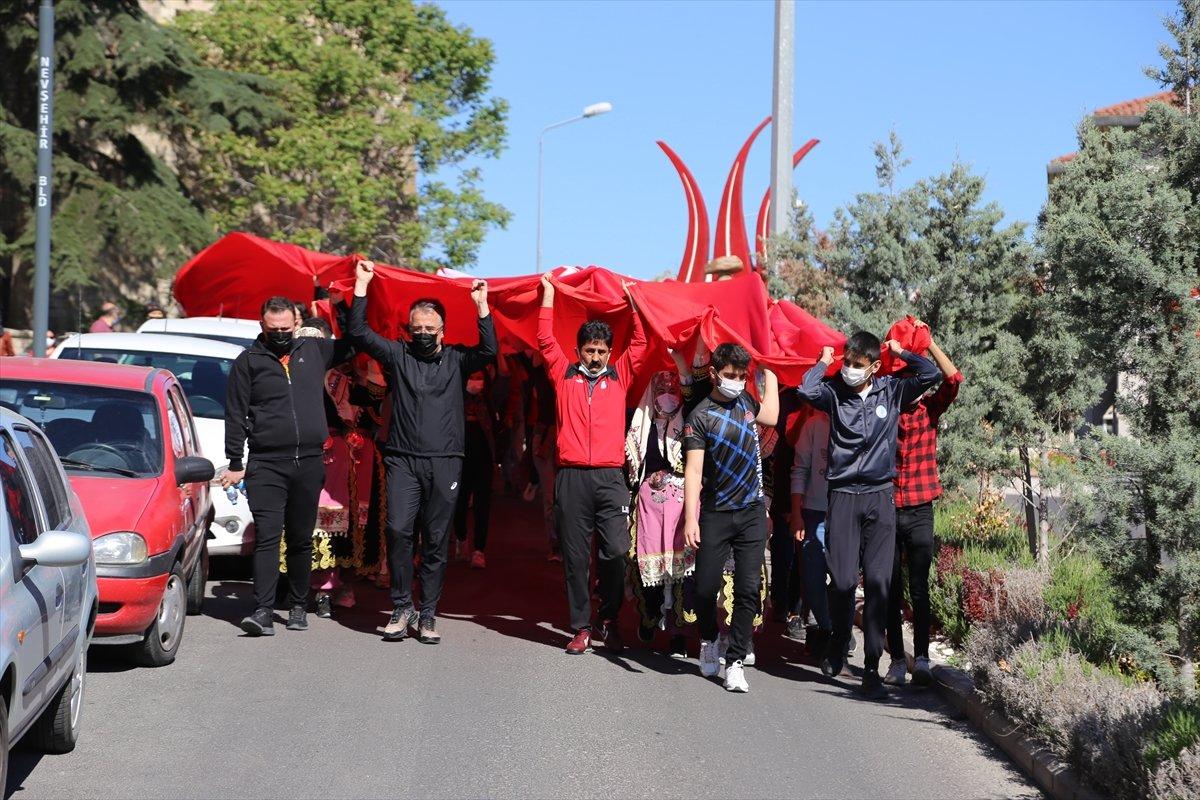 Nevşehir Kalesi’nde dev Türk bayrağı açıldı