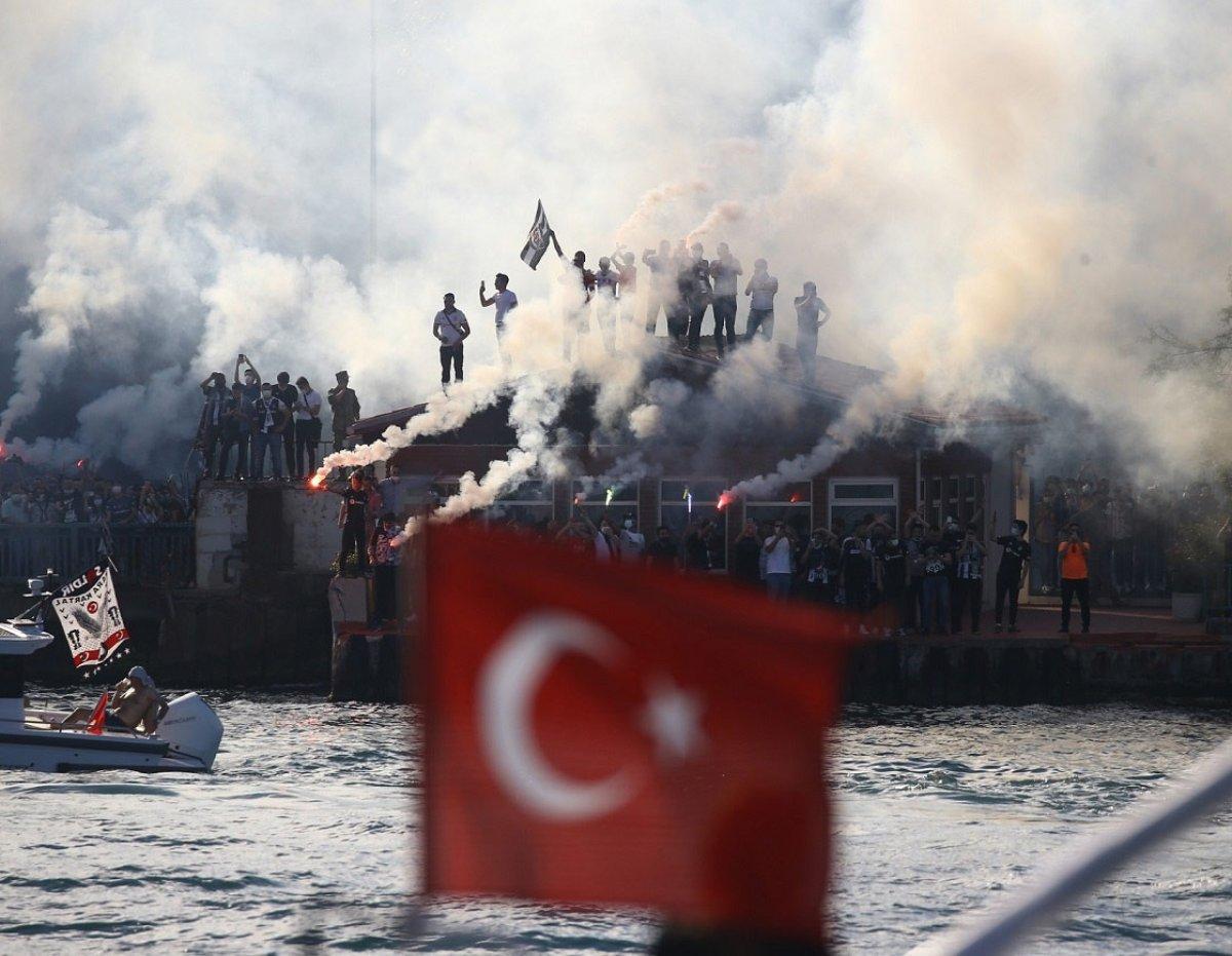 Şampiyon Beşiktaş Boğaz'da