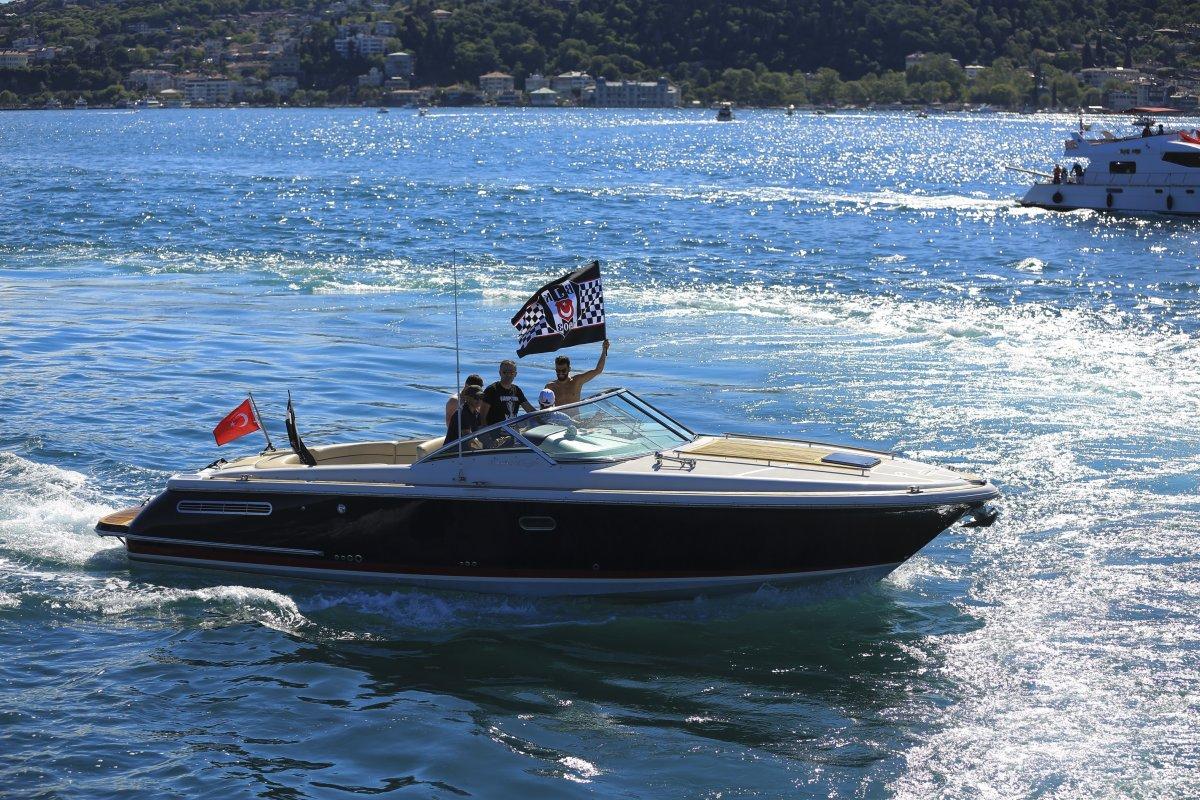 Şampiyon Beşiktaş Boğaz'da