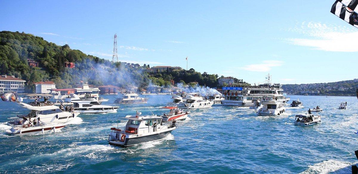 Şampiyon Beşiktaş Boğaz'da