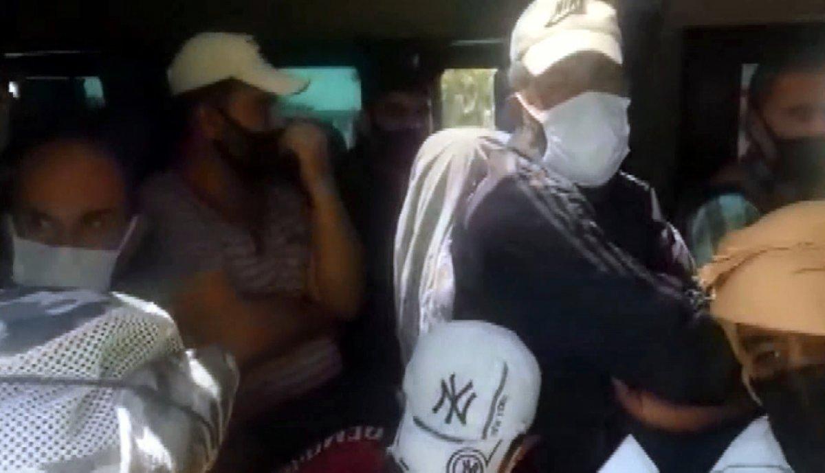 Adana’da 12 kişilik minibüsten 27 tarım işçisi çıktı