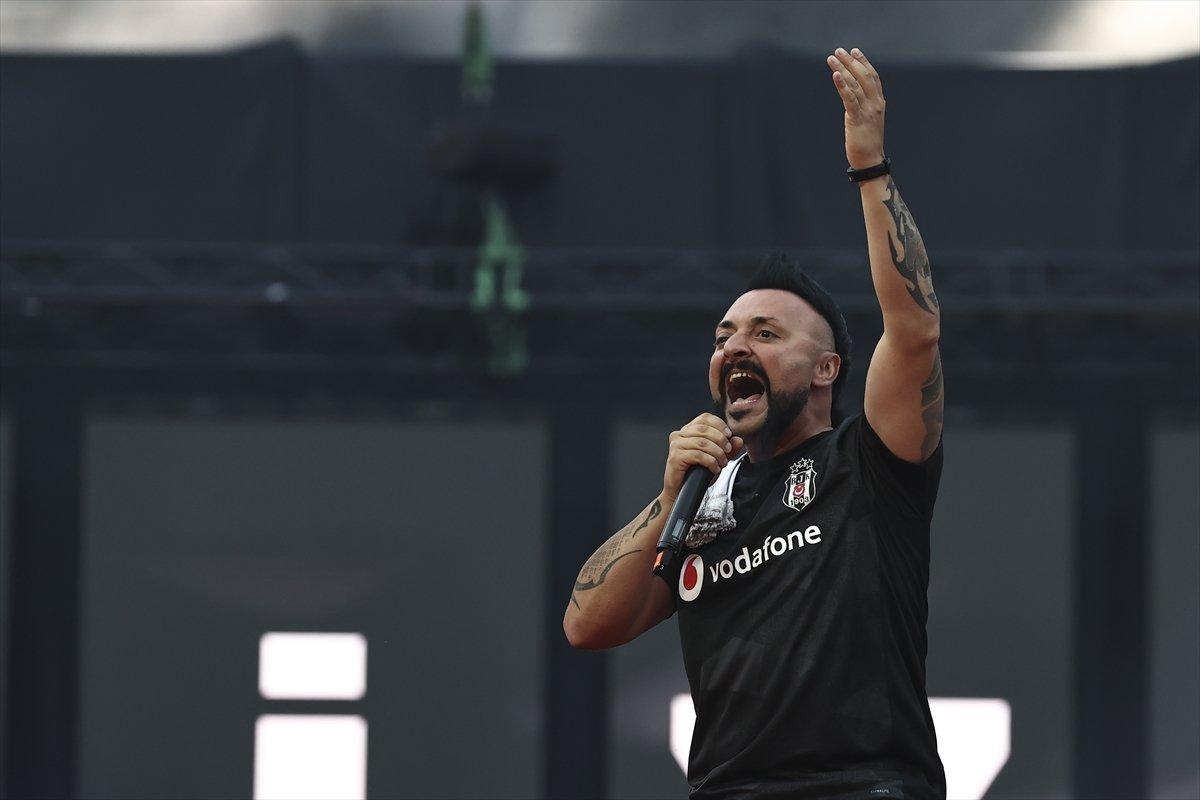 Şampiyon Beşiktaş kupasını aldı