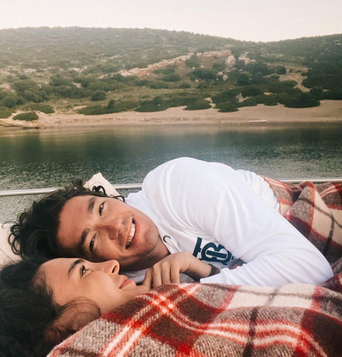 Cedi Osman, sevgilisi Ebru Şahin'in doğum gününü kutladı