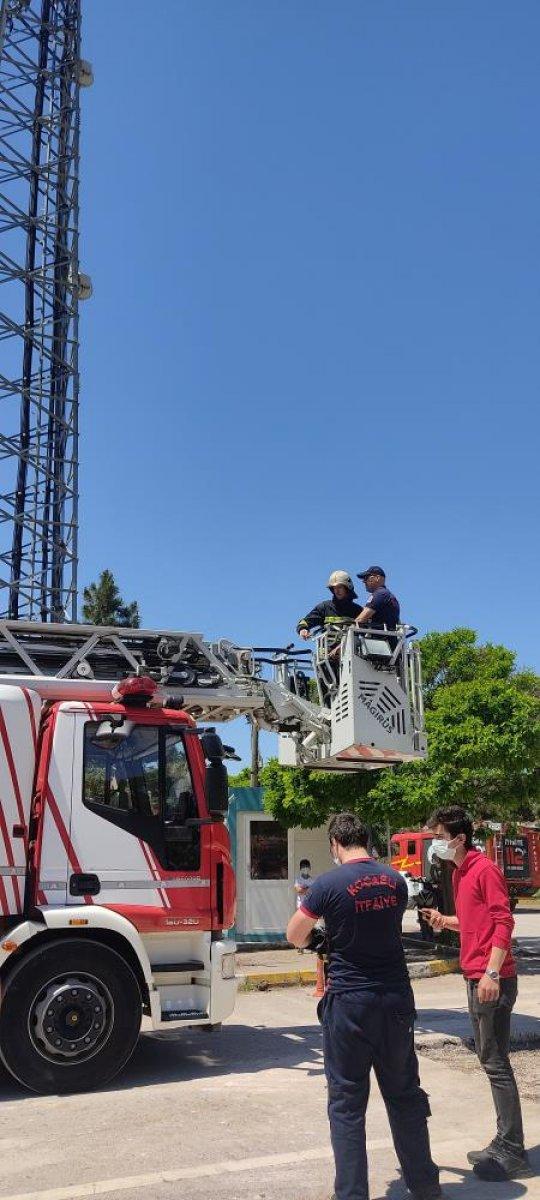 Kocaeli'de, 30 metre yükseklikte çalışan işçi baygınlık geçirdi