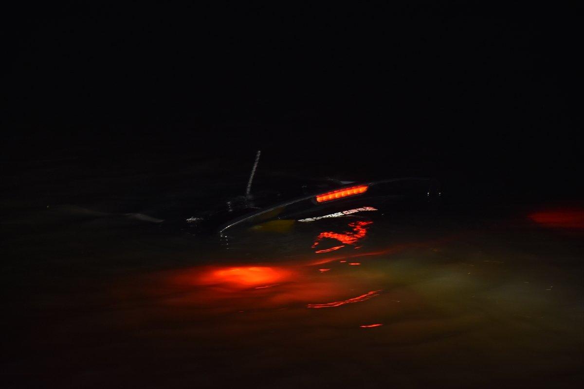 Kars'ta baraj sularına gömülen otomobildeki 3 kişi kurtarıldı