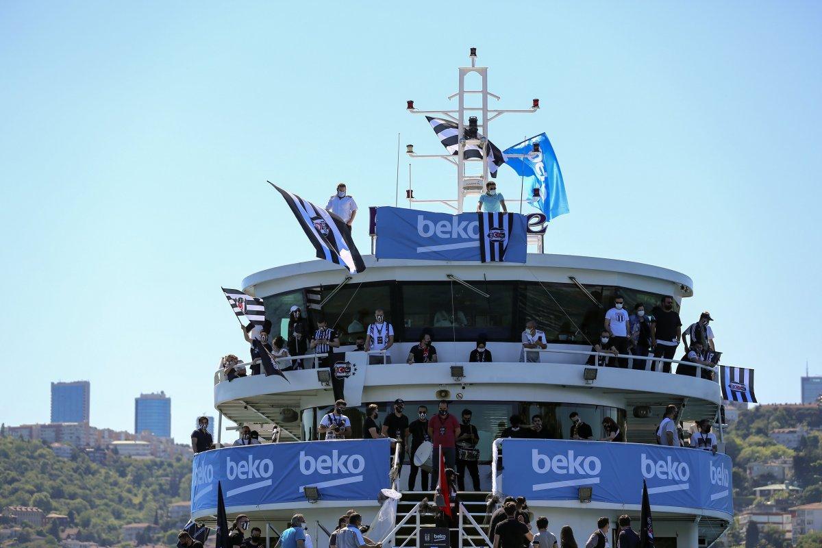 Şampiyon Beşiktaş Boğaz'da