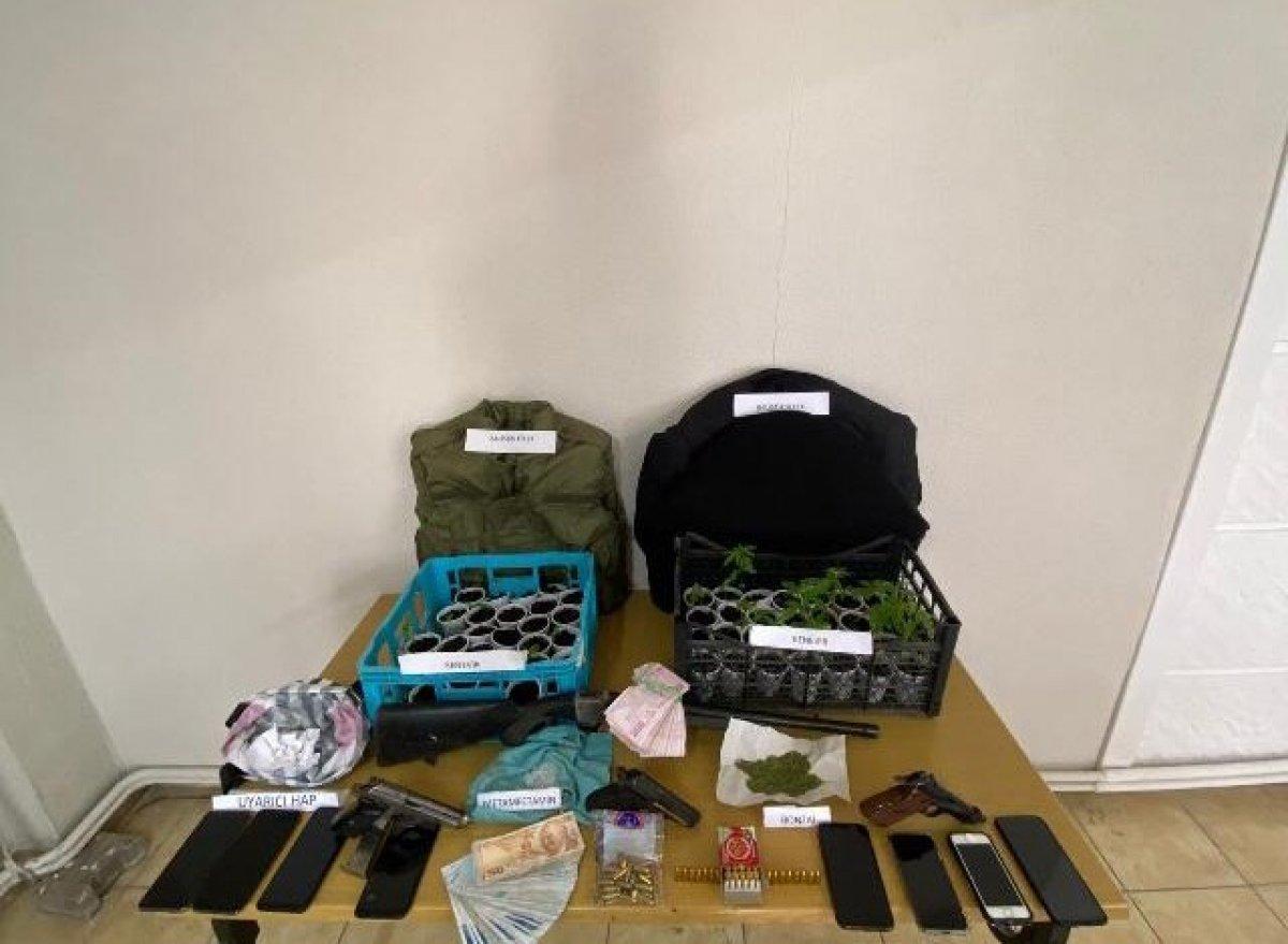 Sakarya'da uyuşturucu tacirlerine şafak operasyonu: 9 gözaltı