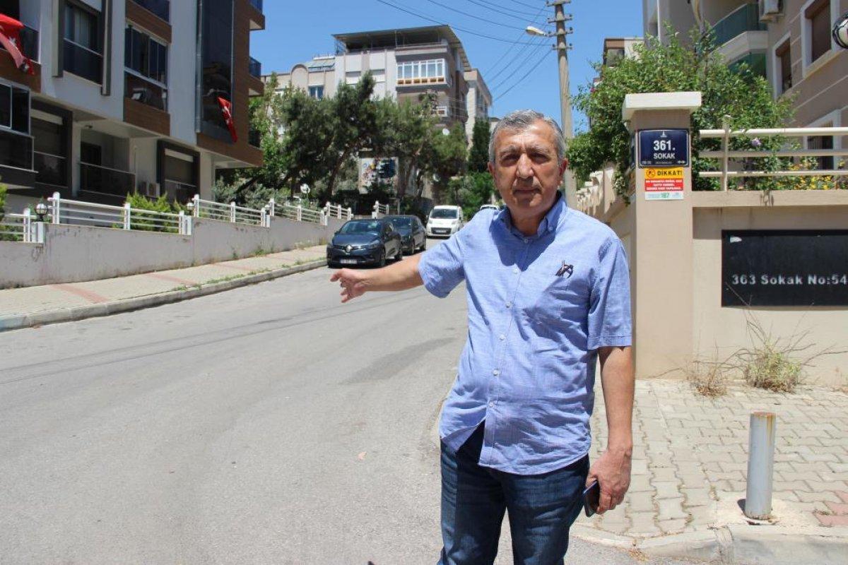 İzmir'de kamyonetin çarptığı iki çocuk yola savruldu