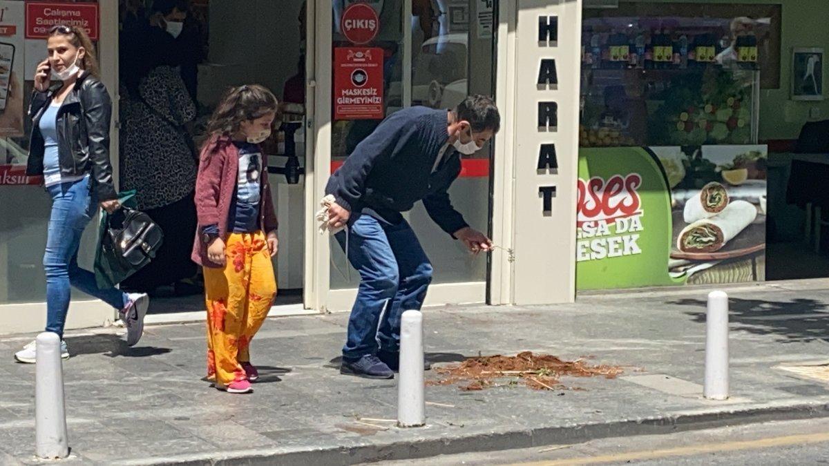 Kağıthane’de çocuğuyla yürürken başına saksı düştü