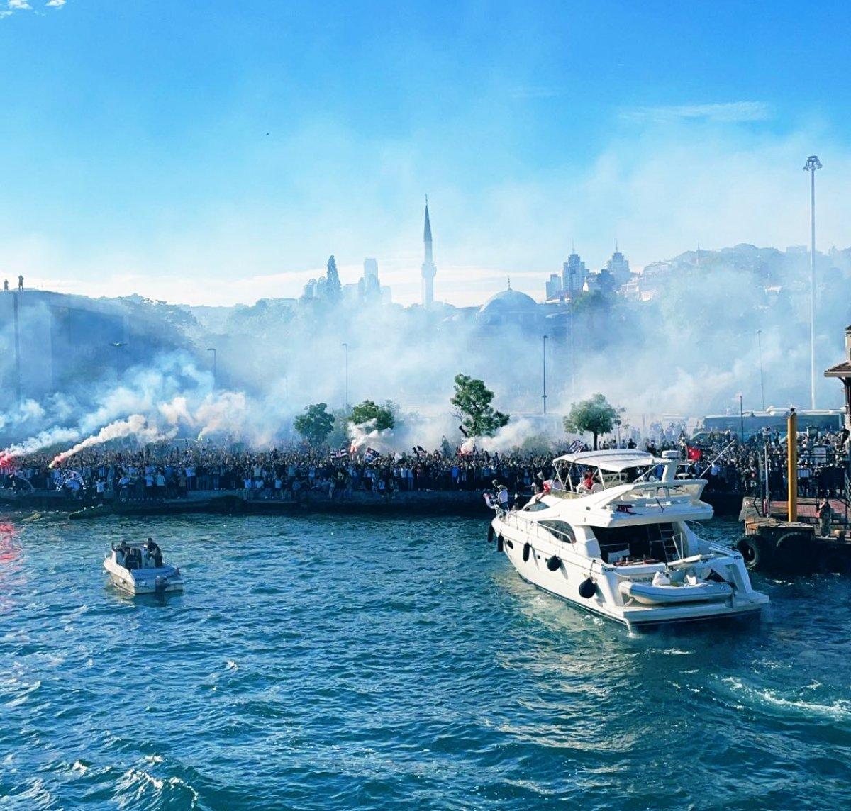 Şampiyon Beşiktaş Boğaz'da