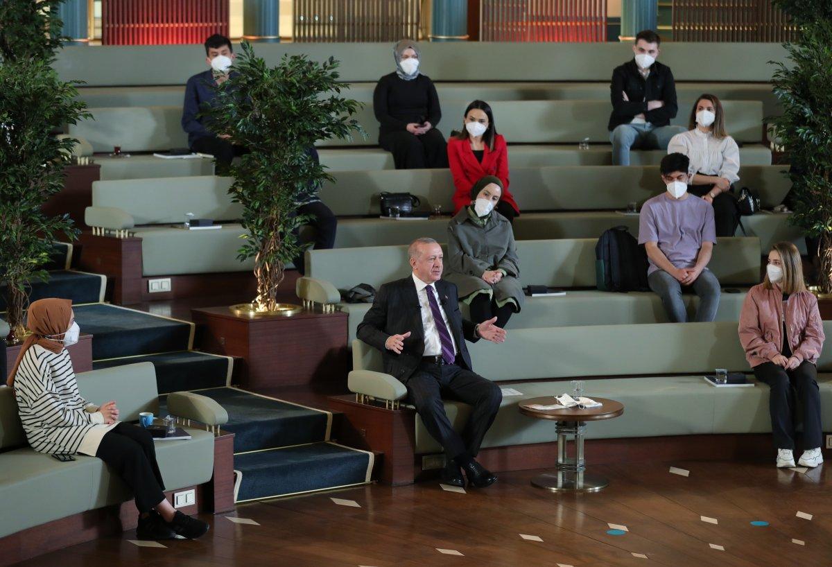 Cumhurbaşkanı Erdoğan gençlerin sorularını yanıtladı