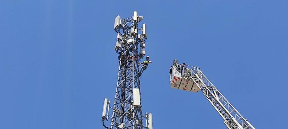 Kocaeli'de, 30 metre yükseklikte çalışan işçi baygınlık geçirdi