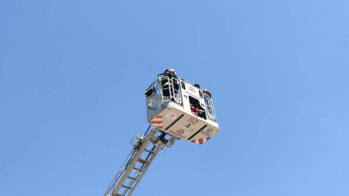 Kocaeli'de, 30 metre yükseklikte çalışan işçi baygınlık geçirdi