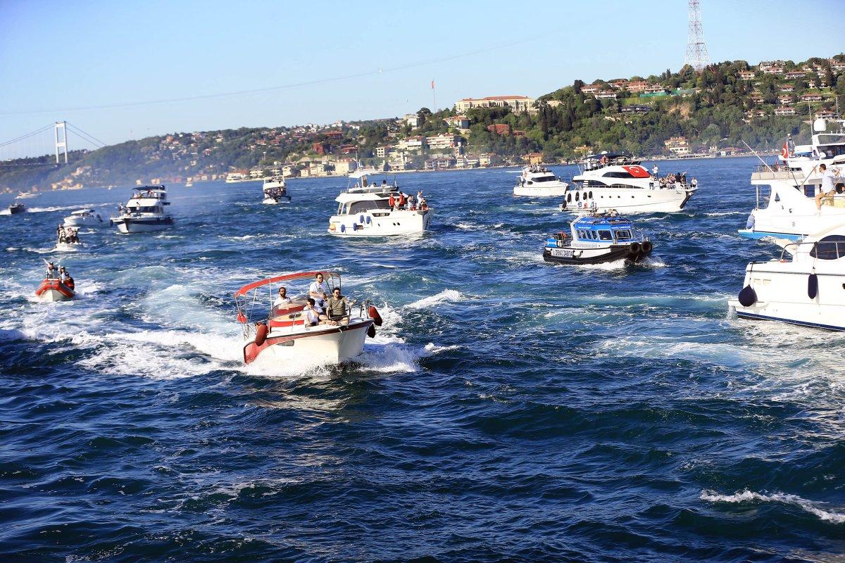 Şampiyon Beşiktaş Boğaz'da
