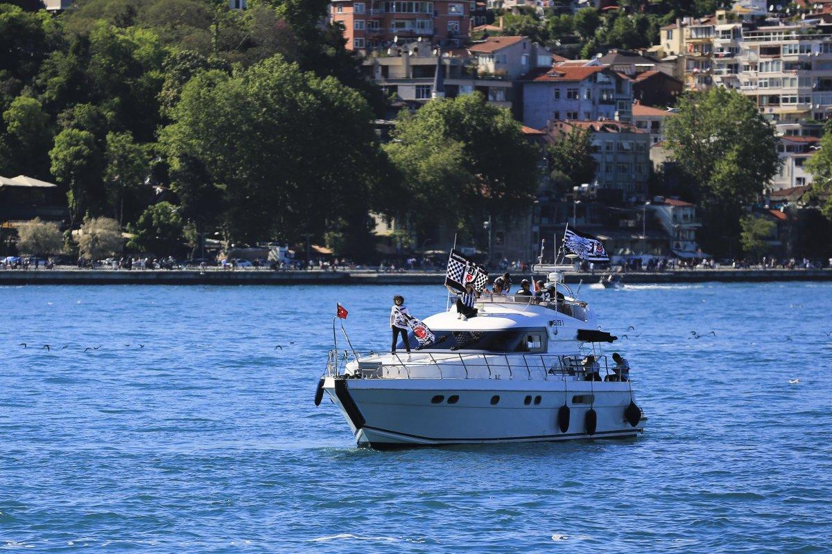 Şampiyon Beşiktaş Boğaz'da