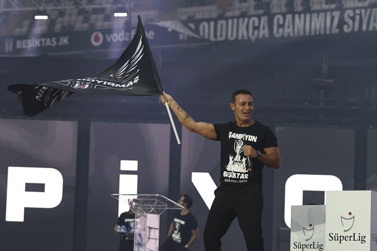 Şampiyon Beşiktaş kupasını aldı