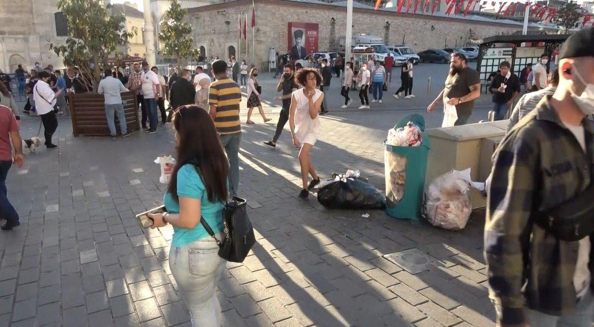 Taksim'deki Faslı turist çırılçıplak soyundu