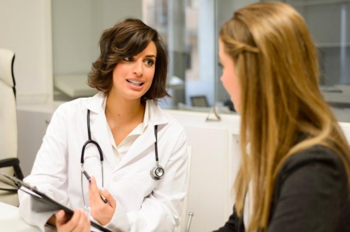 Menopoz dönemi sonrasında olan bazı kadınlar koronavirüs aşısından sonra regl oldu