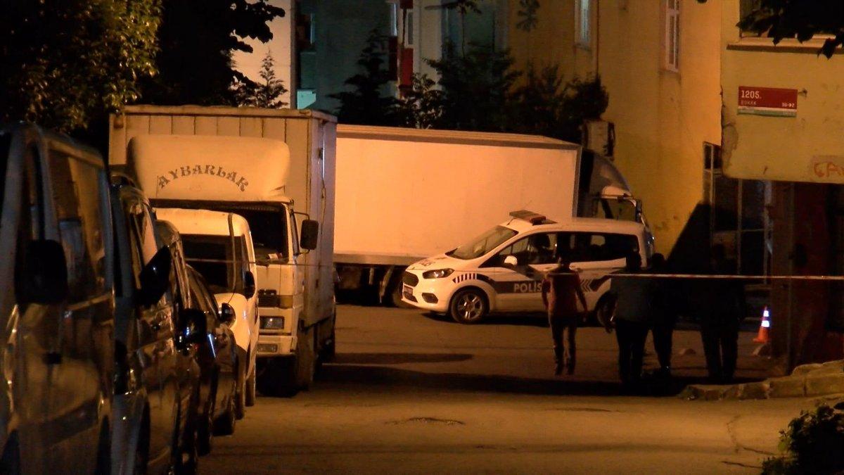 Bağcılar'da akraba iki aile arasında kavga: 1 ölü, 2 yaralı