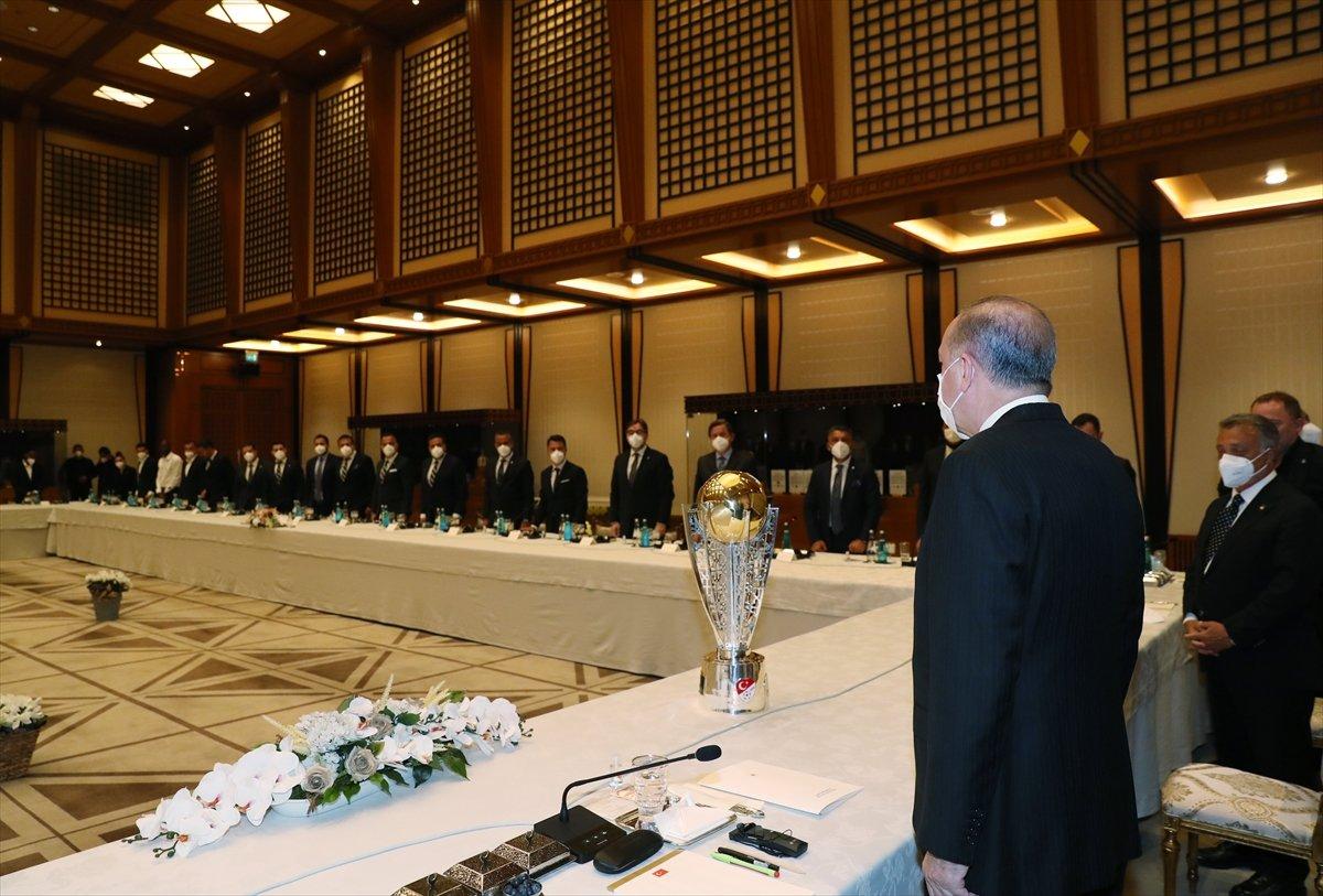 Cumhurbaşkanı Erdoğan, şampiyon Beşiktaş'ı kabul etti