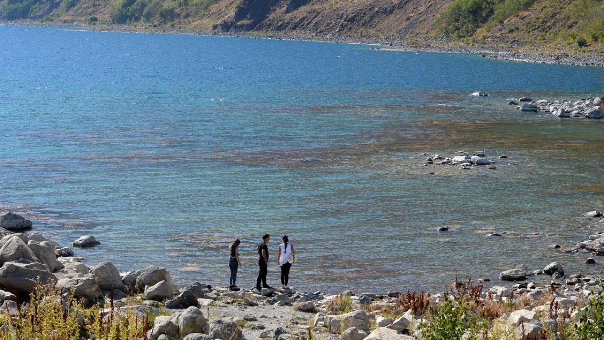 Nemrut Krater Gölü çöplüğe döndü