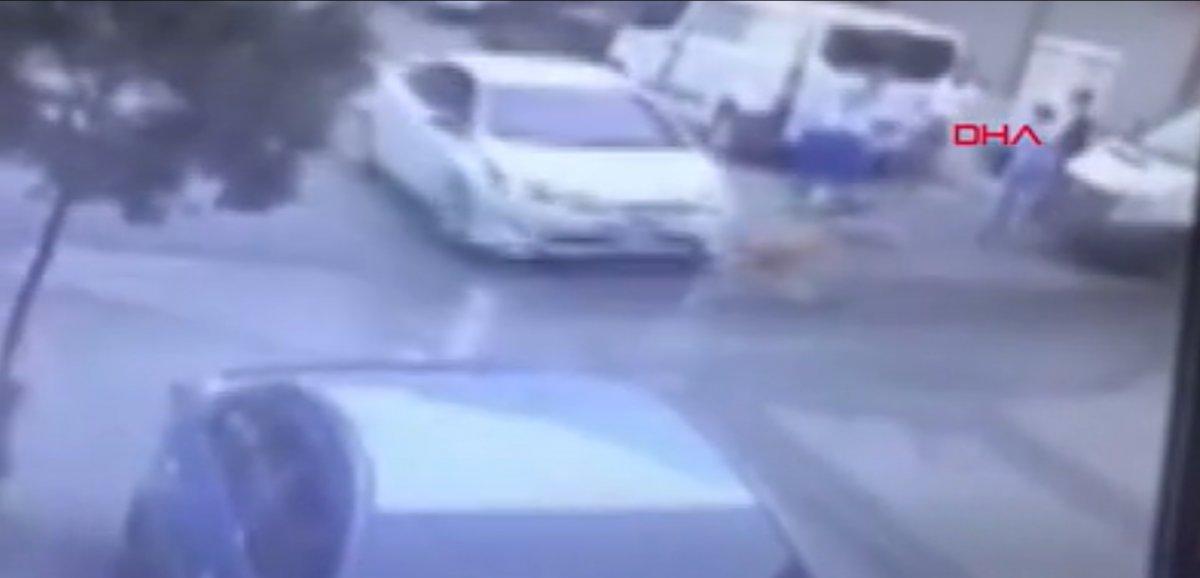 İstanbul’da bisiklete binen çocuklara otomobil çarptı