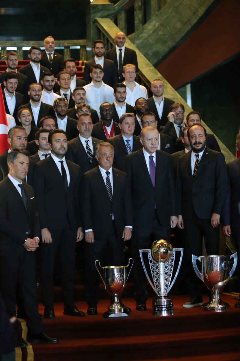 Cumhurbaşkanı Erdoğan, şampiyon Beşiktaş'ı kabul etti