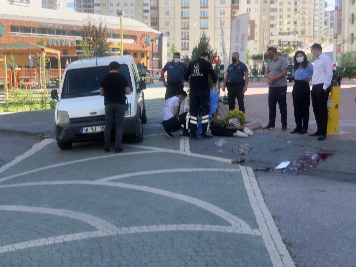 Kayseri'de arkadaşlık teklifini kabul etmeyen öğretmeni öldürdü