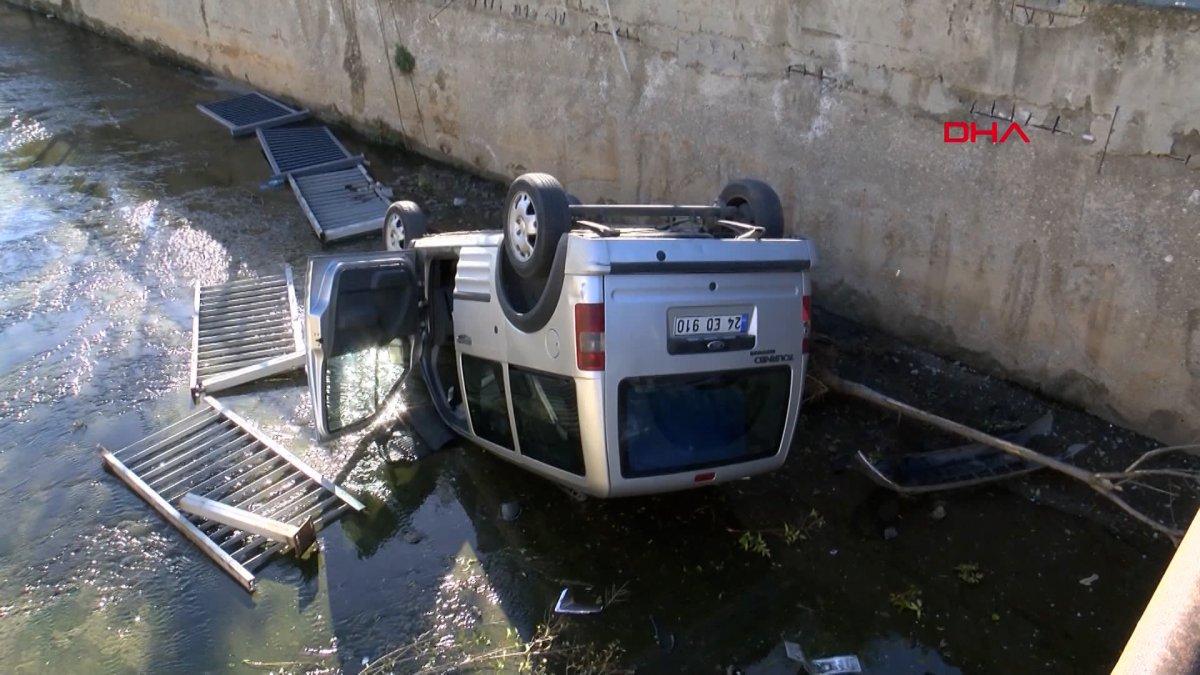 Kartal'da hafif ticari araç dereye uçtu