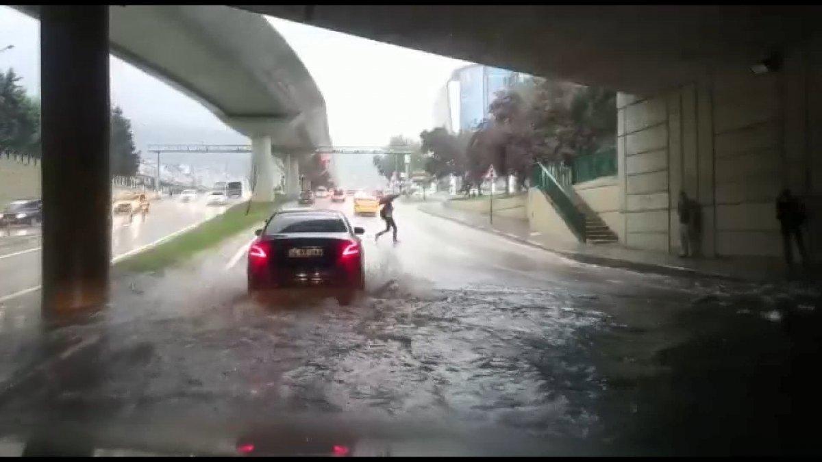 Bursa'da sağanak yağış etkili oldu