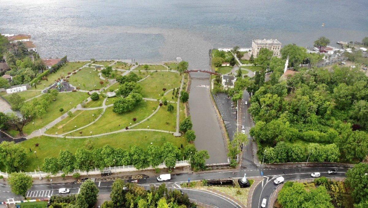 İstanbul Boğazı'nda suyun rengi değişti