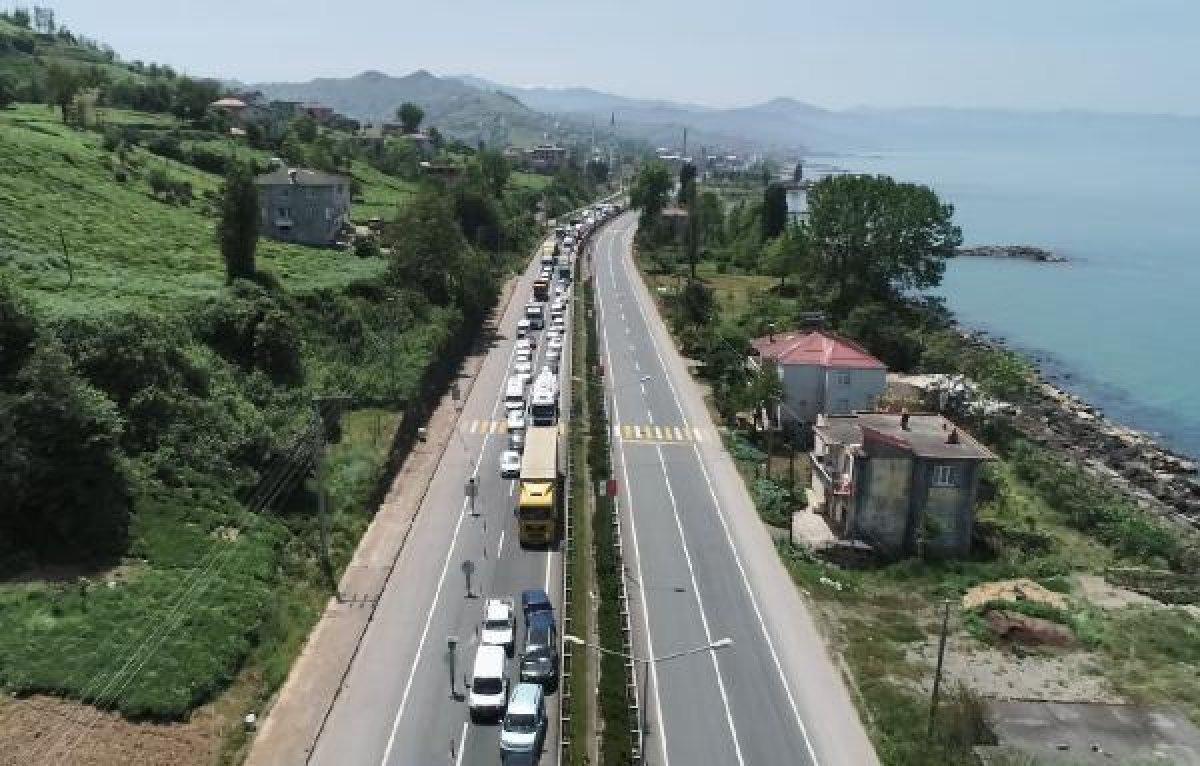 Rize'ye çay toplamaya gelen 30 bin kişiye uyarı