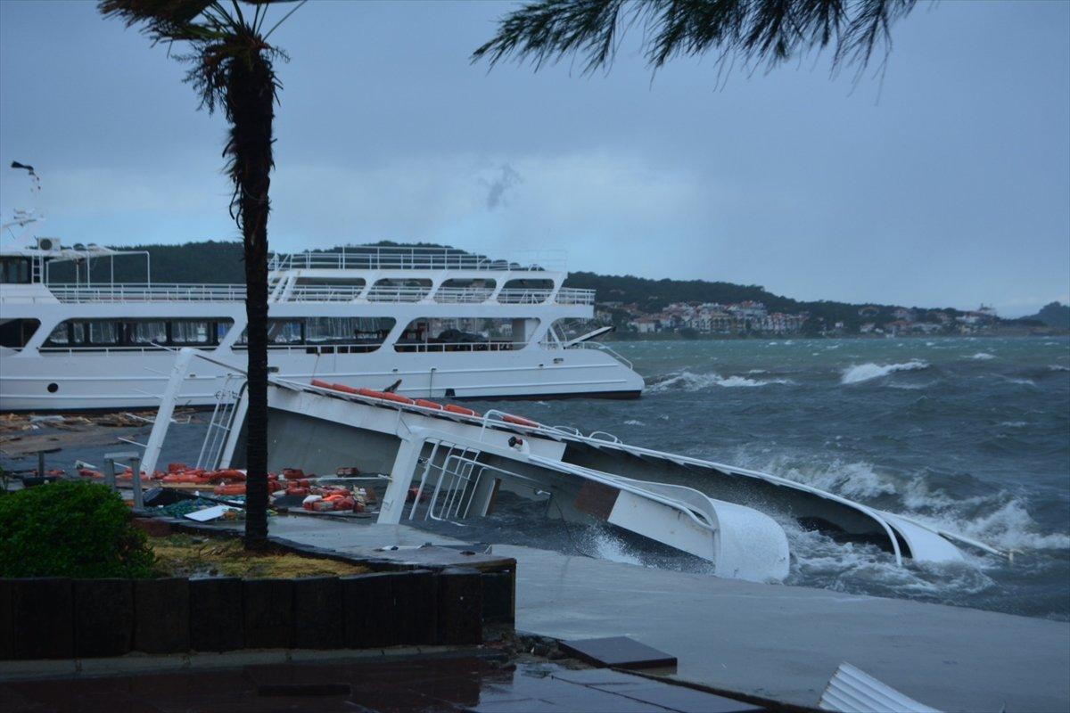 Ayvalık'ta şiddetli fırtına