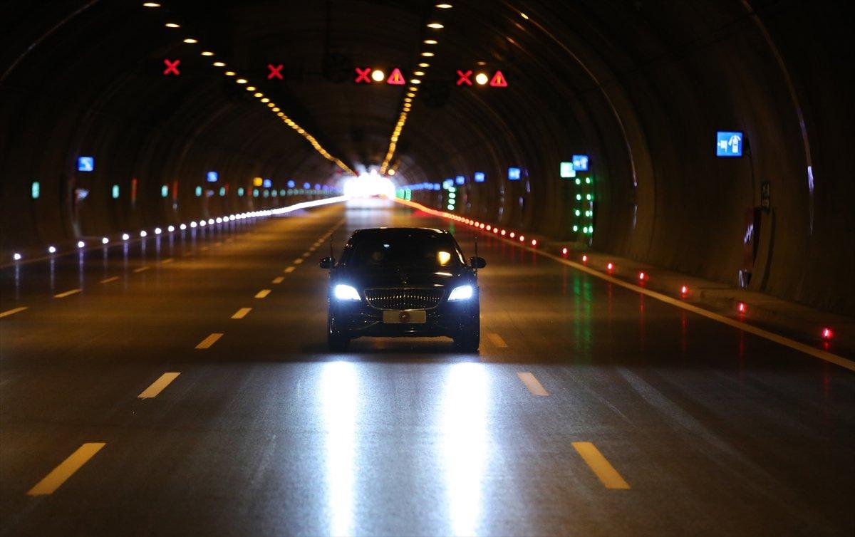 Cumhurbaşkanı Erdoğan, Kuzey Marmara Otoyolu'nda araç sürdü