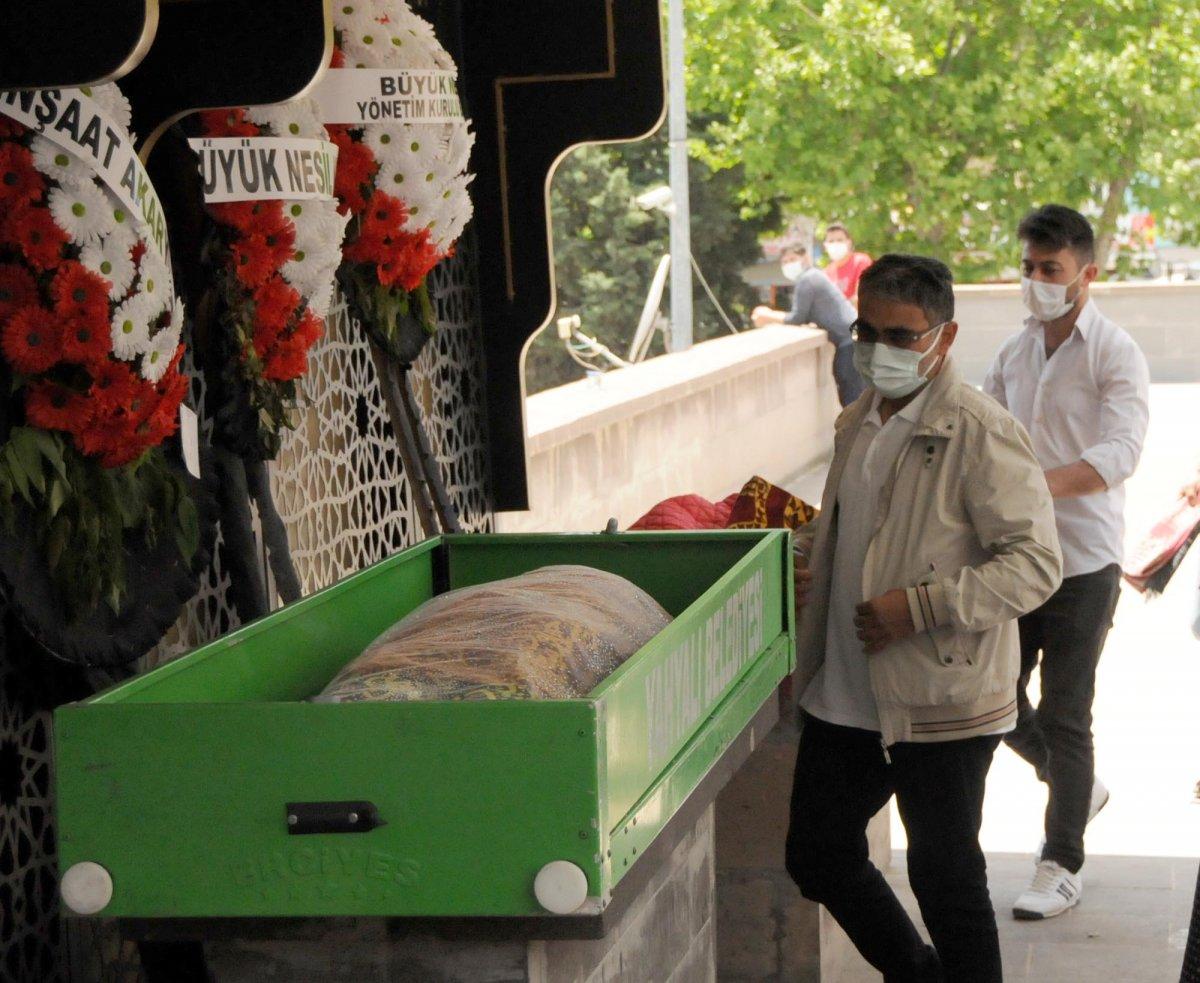 Kayseri'de, öldürülen Arife öğretmen son yolculuğuna uğurlandı