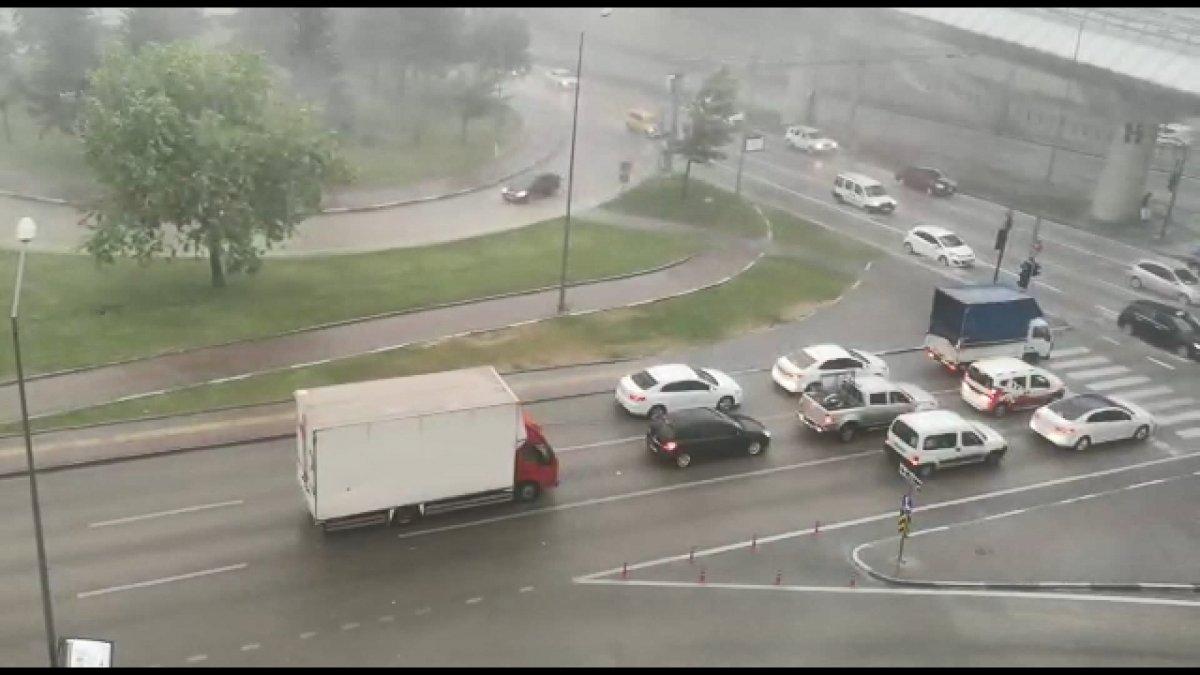 Bursa'da sağanak yağış etkili oldu