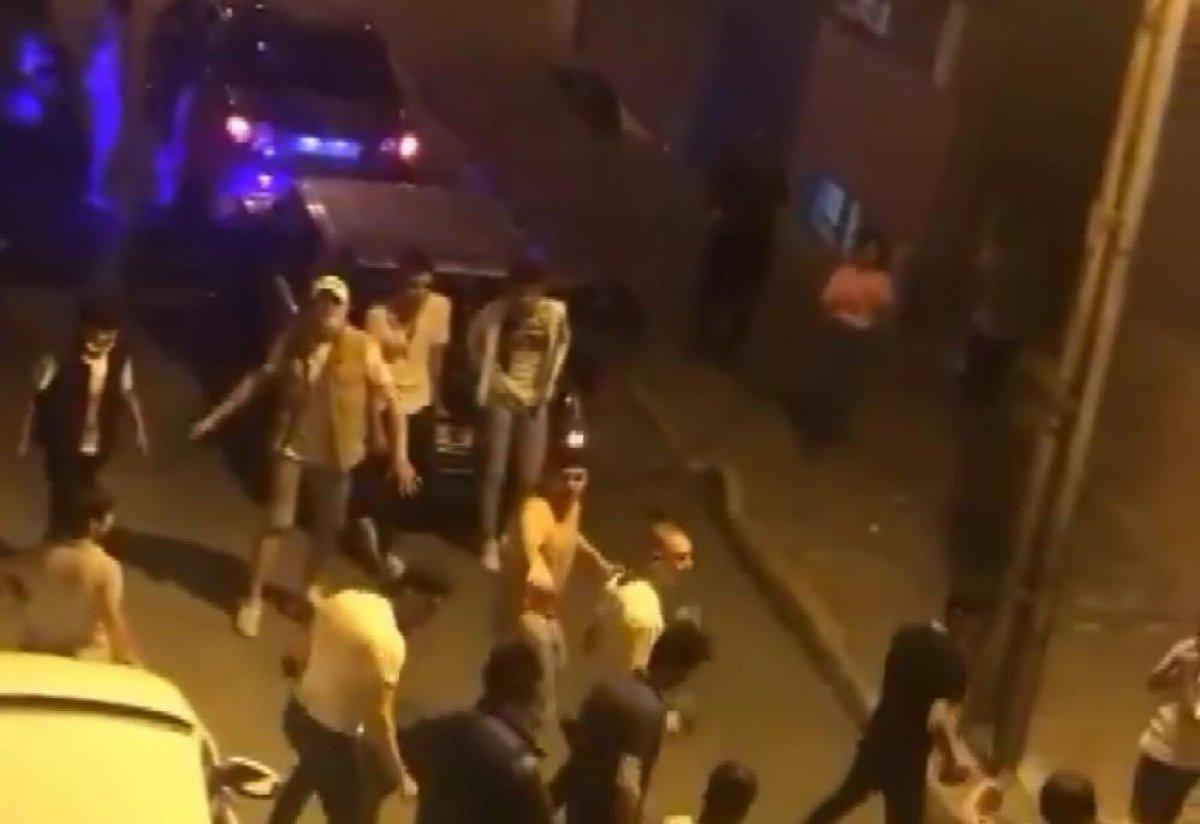 Sultanbeyli’de kısıtlama saatinde müzikli eğlence