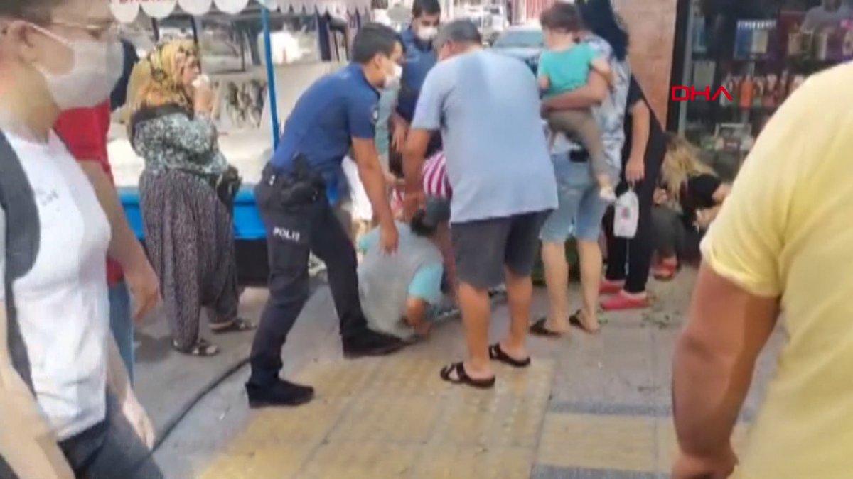 Mersin’de sebze tezgahı kuran kadınların yer kavgası kamerada