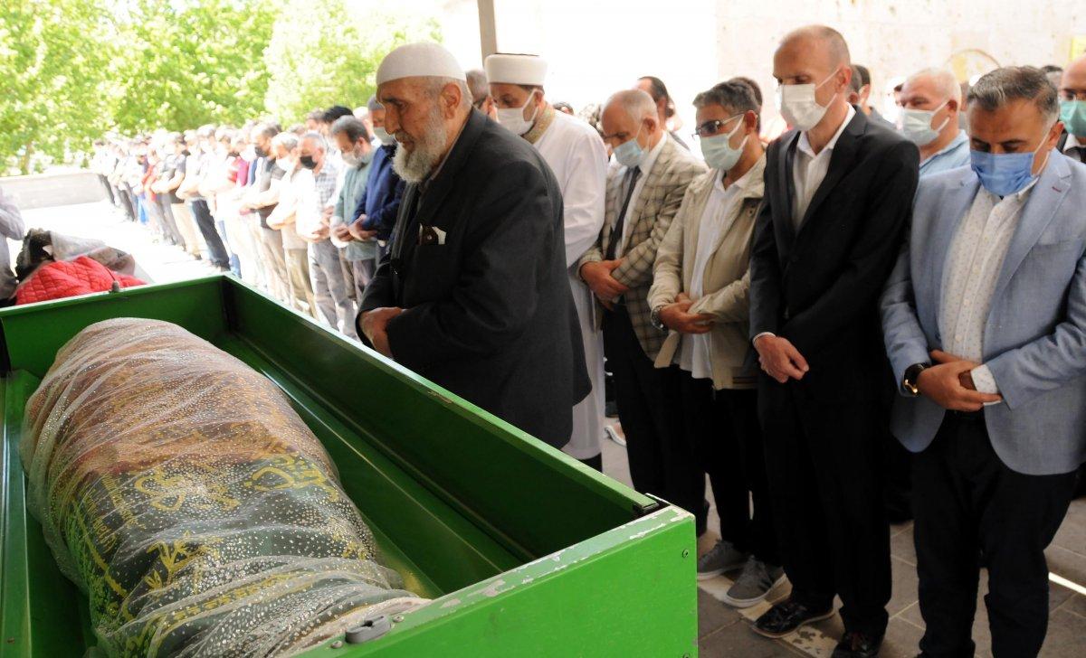 Kayseri'de, öldürülen Arife öğretmen son yolculuğuna uğurlandı