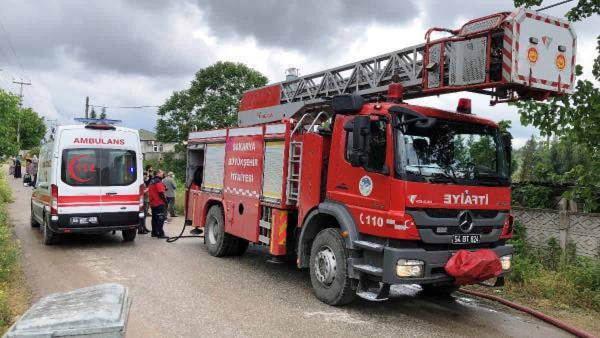 Sakarya'da tartıştığı eşinin elbiselerini yaktı