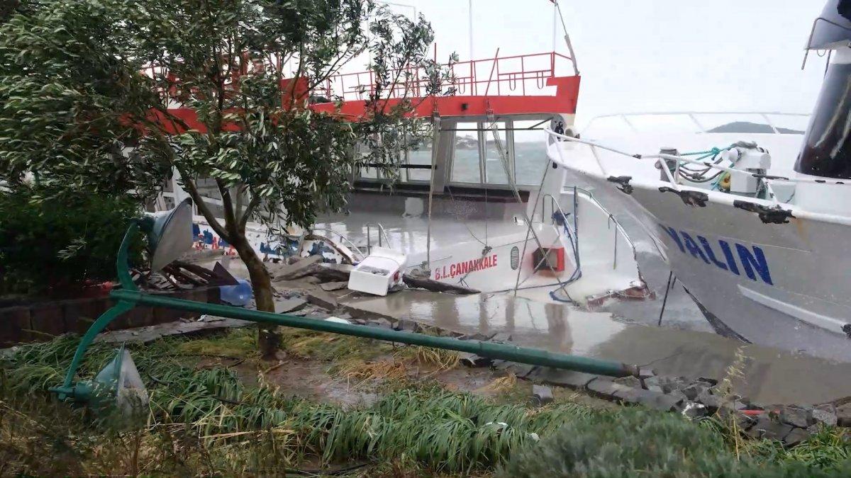 Ayvalık'ta şiddetli fırtına