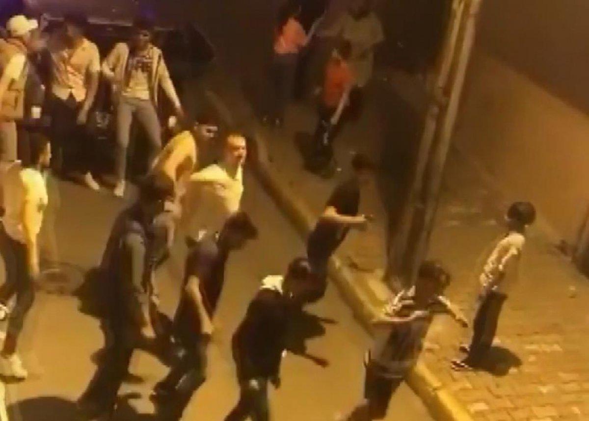 Sultanbeyli’de kısıtlama saatinde müzikli eğlence