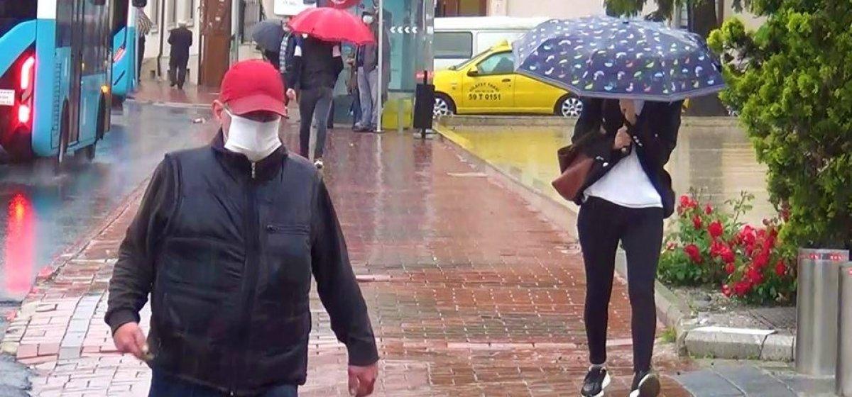 Tekirdağ'da sağanak yağış hayatı olumsuz etkiledi