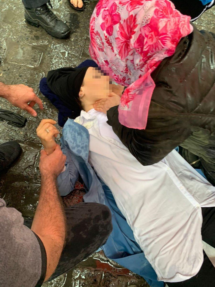 Beyoğlu'nda eski eşinin saldırısına uğradı: Ağır yaralandı