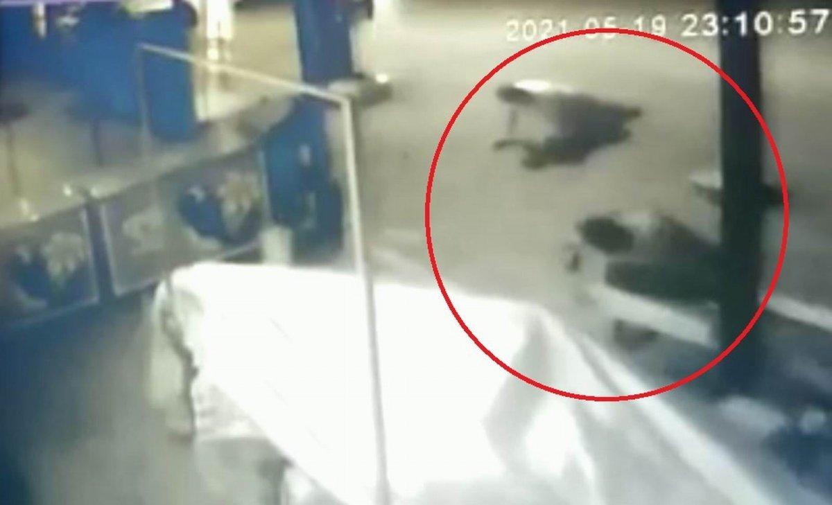 Samsun’da sokak ortasındaki silahlı kavga kamerada